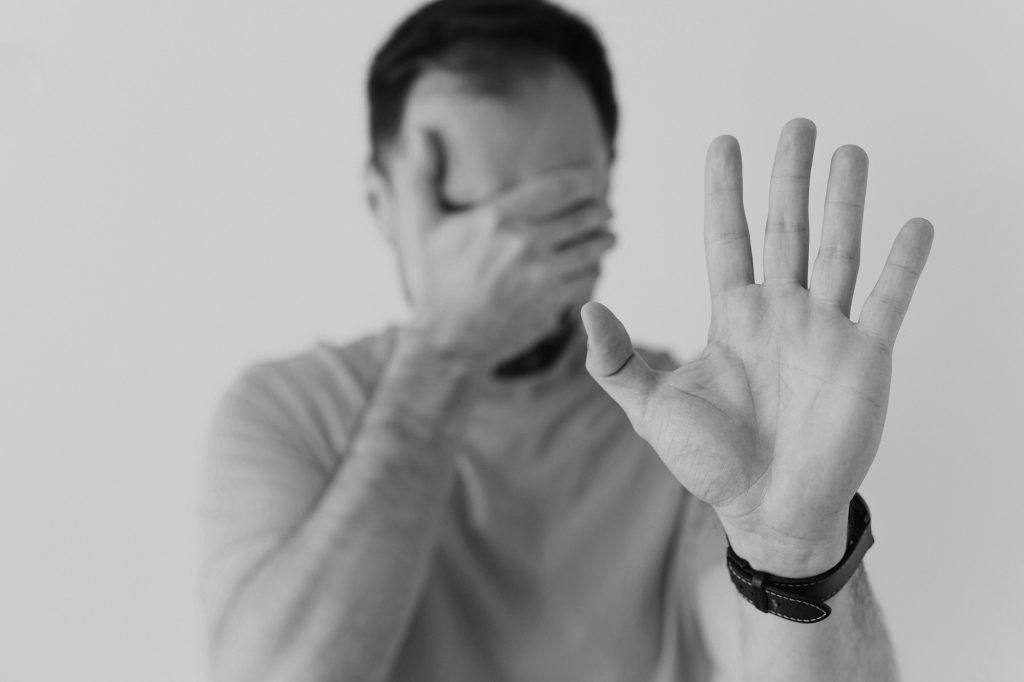 rejection gesture with hand - learn about which freelance clients to avoid