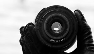 looking through a lens - How to Evaluate Lens Sharpness and Optical Quality